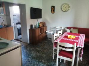Una cocina o cocineta en Kuća Jovanka