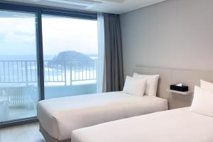 Postel nebo postele na pokoji v ubytování Hotel Wavellent Yangyang
