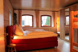 Ένα ή περισσότερα κρεβάτια σε δωμάτιο στο Haus Heidi Top 6 by Alpenfeder