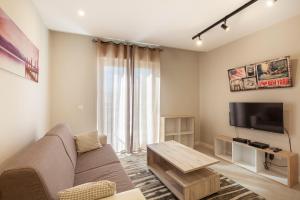Un televizor și/sau centru de divertisment la Stylish 1-Bedroom Apartment in Malta