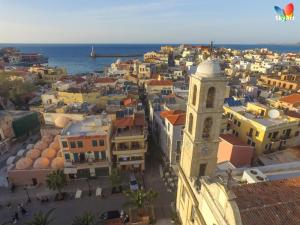 Výhľad na mesto Chania (mesto) alebo výhľad na mesto priamo z apartmánu
