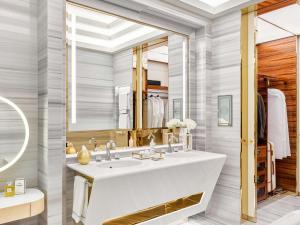 Kylpyhuone majoituspaikassa Fairmont Doha