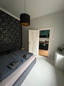 Posteľ alebo postele v izbe v ubytovaní Central Szeged Apartment