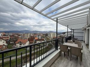 a balcony with a view of a city at Royal apartmani Vrnjačka Banja in Vrnjačka Banja