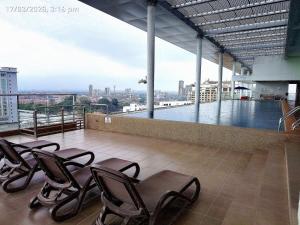 Bazén v ubytování ASIA MELAKA HOTEL managed by The Straits Hotel & Suites 马六甲亚逸酒店 nebo v jeho okolí