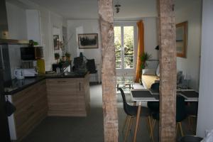 Kuchyň nebo kuchyňský kout v ubytování Le Libération + 13 fotografií