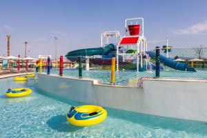 Bazén v ubytování Blue Lagoon Queen nebo v jeho okolí