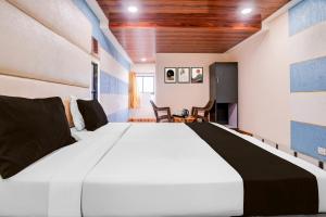 Ένα ή περισσότερα κρεβάτια σε δωμάτιο στο Super Hotel O Palava Dombivali