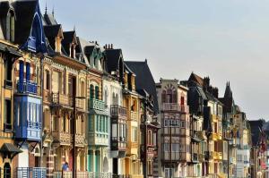 a row of buildings in a city at Le petit cocon au bord de mer in Mers-les-Bains