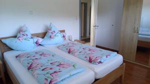 Postel nebo postele na pokoji v ubytování Ferienwohnung Härtel