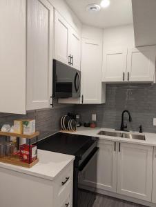 Η κουζίνα ή μικρή κουζίνα στο MIAT Apartment +11 φωτογραφίες