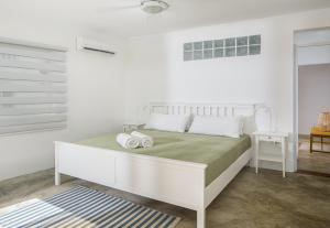 Postel nebo postele na pokoji v ubytování KITE BEACH HOTEL Oceanfront Apartments