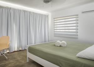 Postel nebo postele na pokoji v ubytování KITE BEACH HOTEL Oceanfront Apartments