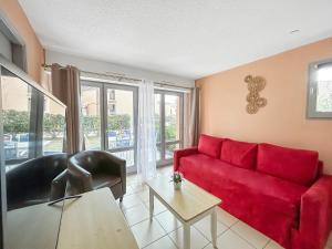 Ruang duduk di Terrasse privée, piscine, à 5 mn de la plage