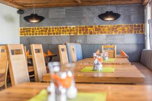 A restaurant or other place to eat at Schnitzl-Eck