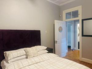 Ένα ή περισσότερα κρεβάτια σε δωμάτιο στο HomeAway Self Catering Accommodation