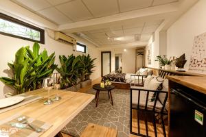Posezení v ubytování Hanoi Heritage Hideaway- Homestay CHẤT - Private Self-check-in