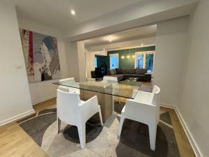 Ruang duduk di Villa Twenty Fort with pool Lyon