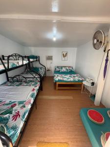 Ένα ή περισσότερα κρεβάτια σε δωμάτιο στο Simply Sweet Malibu Beach Resort
