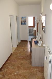A kitchen or kitchenette at VENICE Sweet Home - your home in a beautiful neighborhood of the City of Venice