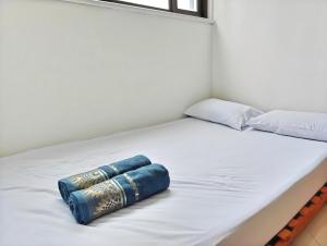 Fotografie z fotogalerie ubytování Stylish 3BR Rasuna Apt with Pool, Gym,Wi-Fi, Netflix by 2ndHome v destinaci Jakarta