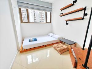 Fotografie z fotogalerie ubytování Stylish 3BR Rasuna Apt with Pool, Gym,Wi-Fi, Netflix by 2ndHome v destinaci Jakarta