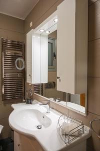 Ένα μπάνιο στο Luxury Sea View Apartment +26 φωτογραφίες
