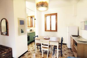 a kitchen and dining room with a table and chairs at Casa vacanza Orsa minore by Apulia home in Rivabella +28 photos