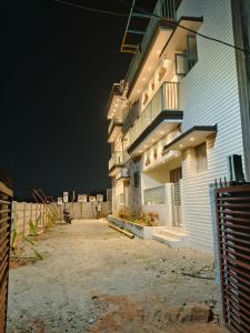 Το κτήριο όπου στεγάζεται  η βίλα +4 φωτογραφίες