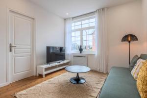 Televisyen dan/atau pusat hiburan di Appartement 1 chambre proche Croisé Laroche & tram
