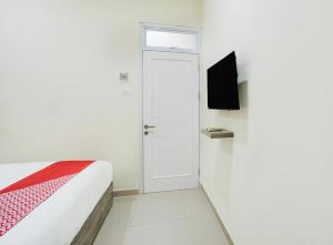 TV a/nebo společenská místnost v ubytování Krekot Residence Pasar Baru
