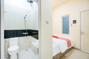 Koupelna v ubytování Krekot Residence Pasar Baru