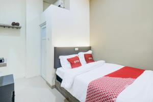 Postel nebo postele na pokoji v ubytování Krekot Residence Pasar Baru