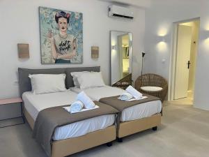 Postel nebo postele na pokoji v ubytování 23 Hotel Mykonos