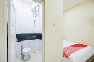 Koupelna v ubytování Krekot Residence Pasar Baru