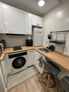 a kitchen with a washing machine and a sink at Pamplona Home in Pamplona
