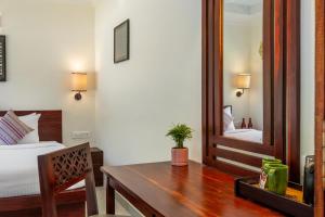 Postel nebo postele na pokoji v ubytování Mango Hill Coimbatore Destination Resort