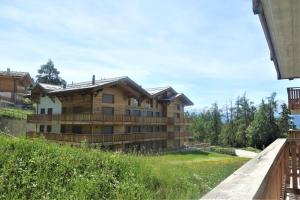 Το κτήριο όπου στεγάζεται  το διαμέρισμα +10 φωτογραφίες