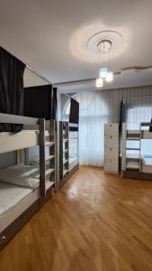 Postel nebo postele na pokoji v ubytování Gunel's Hostel Baku