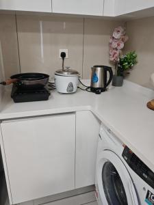 Kuchyň nebo kuchyňský kout v ubytování ASTORIA AMPANG, 6Pax - Near KLCC, ZooNegara, AmpangPoint Mall