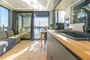 The Homeboat Company Sant'Elmo-Cagliari的休息区