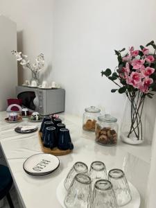 Příslušenství pro přípravu čaje a kávy v ubytování Guest House Esty