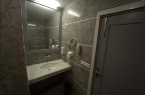 Hotel JSR Continental的一间浴室