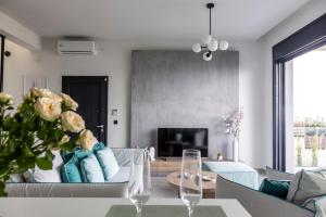 a living room with a table and a couch at Villa Gaya in Polykhrono
