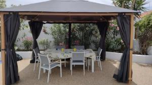 Reštaurácia alebo iné gastronomické zariadenie v ubytovaní La Casa Arboleas