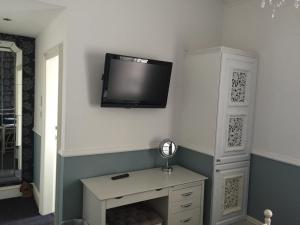 TV a/nebo společenská místnost v ubytování Lochnagar Guest House