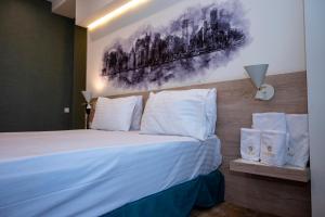 Voodi või voodid majutusasutuse Rooftop Hotel toas