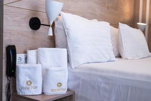 Voodi või voodid majutusasutuse Rooftop Hotel toas