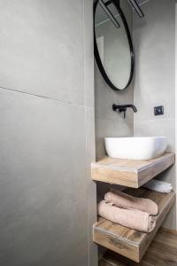 a bathroom with a sink and a mirror at Villa Gaya in Polykhrono