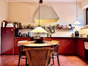Cucina o angolo cottura di Casa d'epoca con giardino 5 min da Locarno